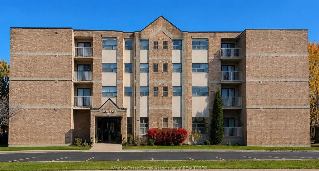 1160-lauzon-windsor-ontario-26019752