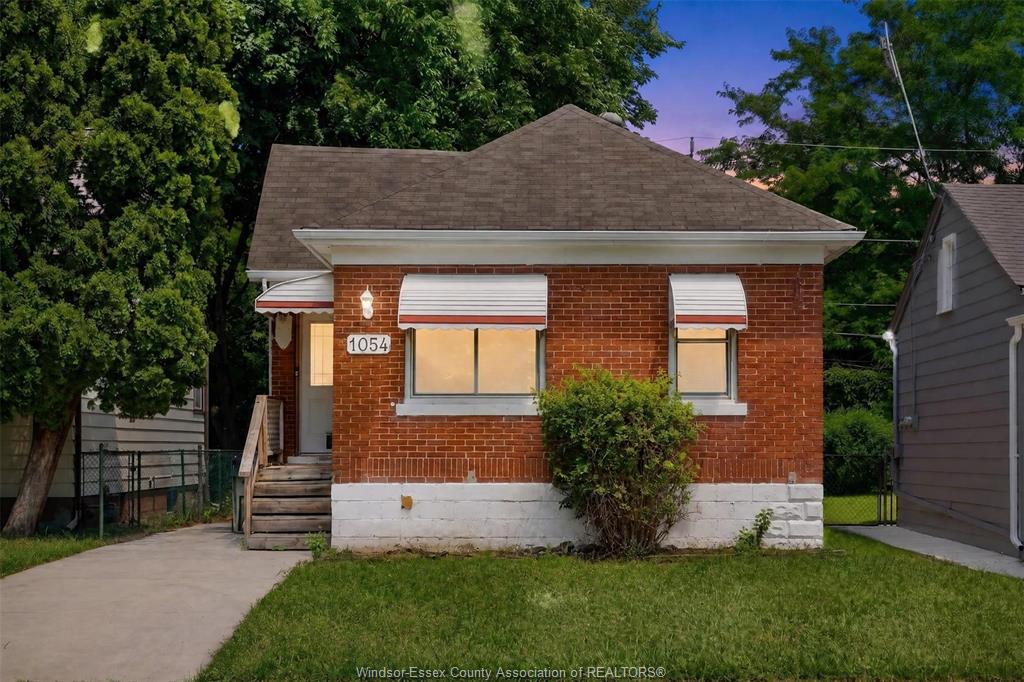 1054-josephine-windsor-ontario-26019755