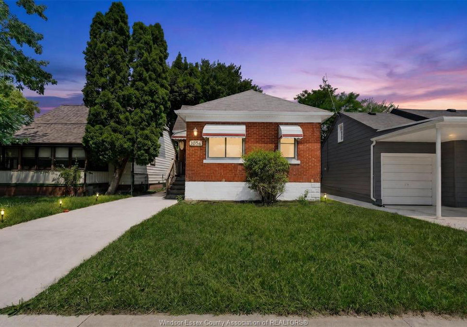 1054-josephine-windsor-ontario-26019755
