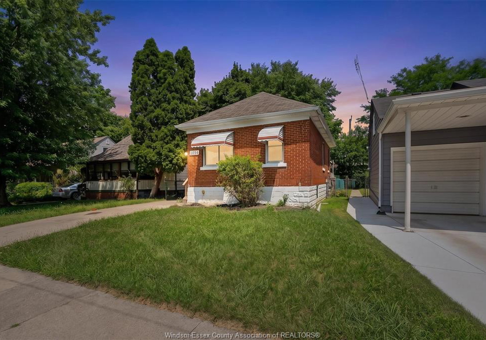 1054-josephine-windsor-ontario-26019755