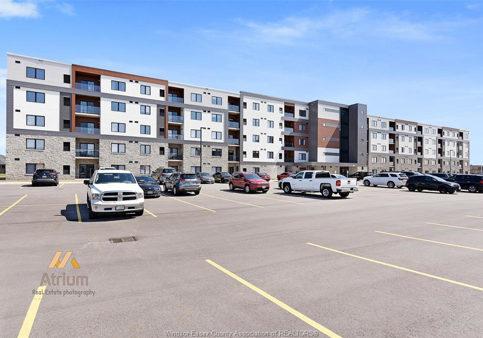 2500-sandwich-parkway-west-lasalle-ontario-26019760