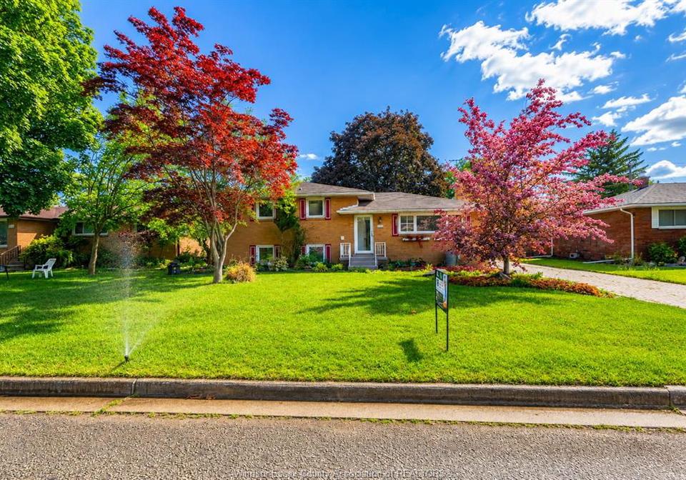 2445-everts-windsor-ontario-26019765