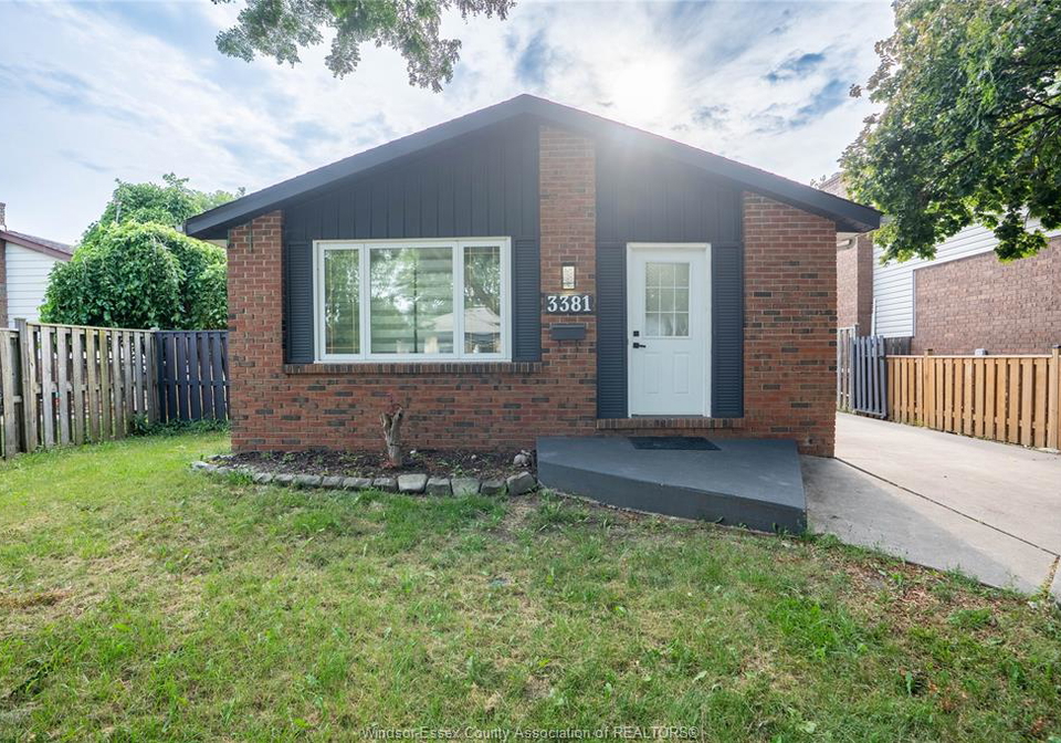 3381-pineview-crescent-windsor-ontario-26019794