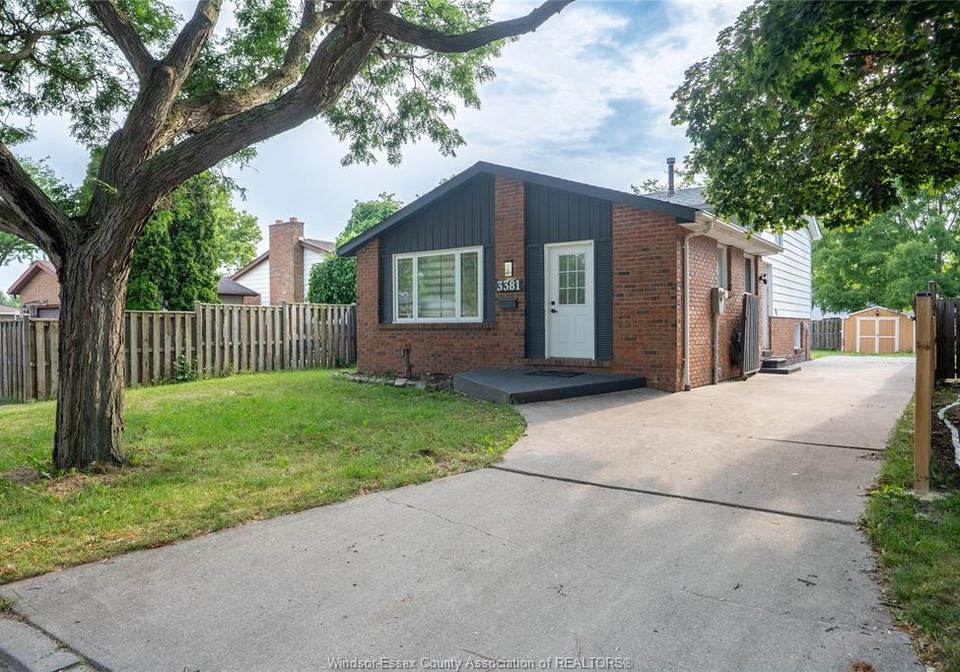 3381-pineview-crescent-windsor-ontario-26019794