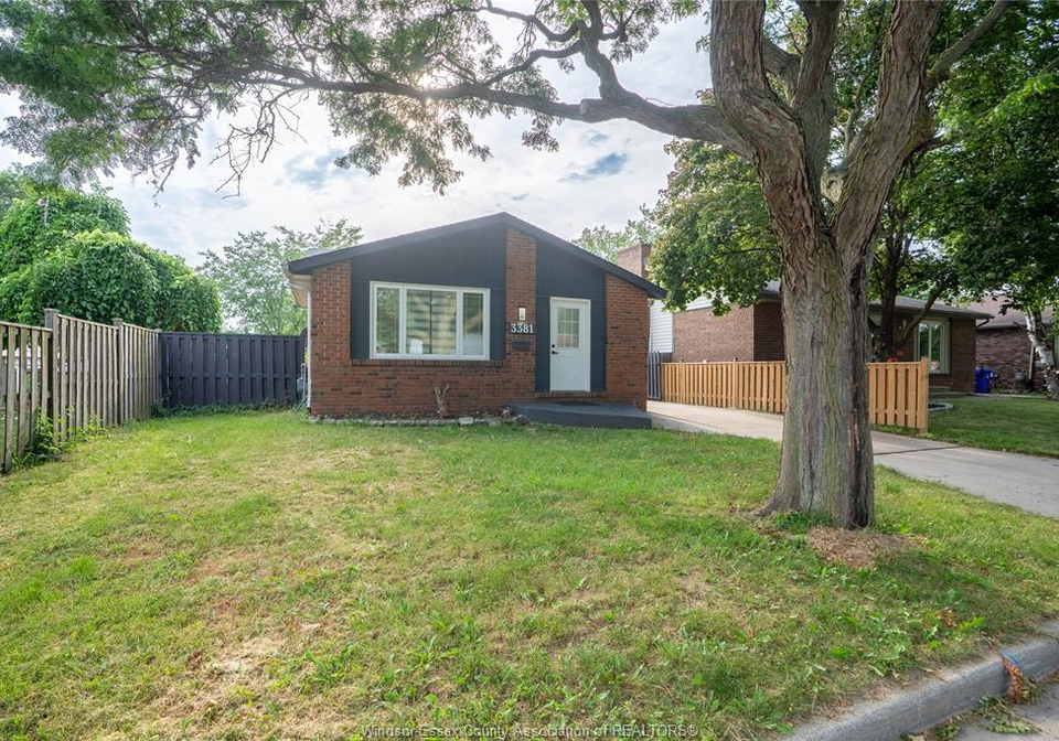 3381-pineview-crescent-windsor-ontario-26019794