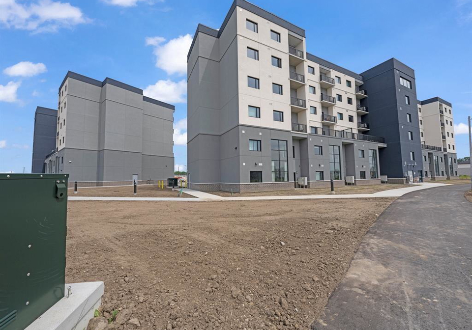 7337-meo-boulevard-lasalle-ontario-26019795