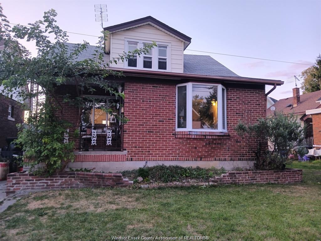1066-shepherd-windsor-ontario-26019805