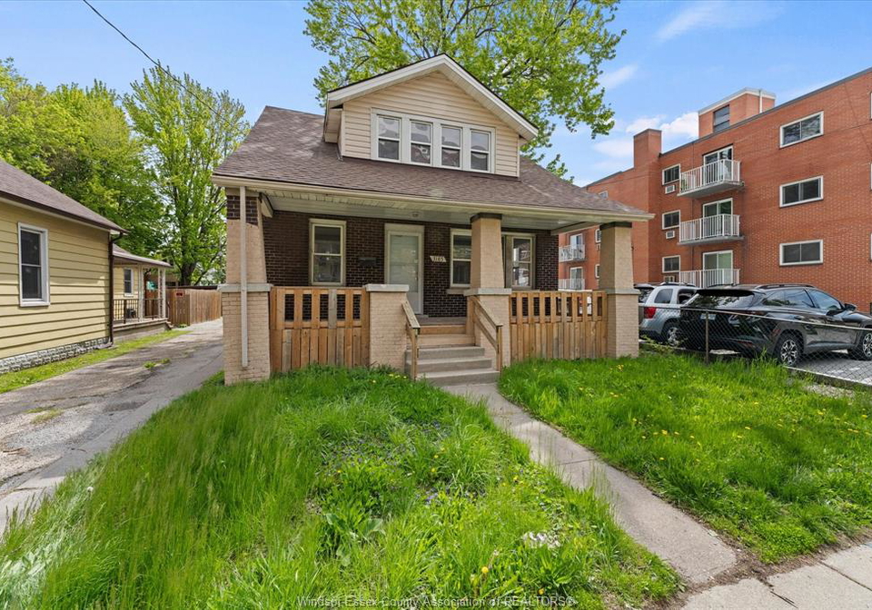 3185-donnelly-windsor-ontario-26019860