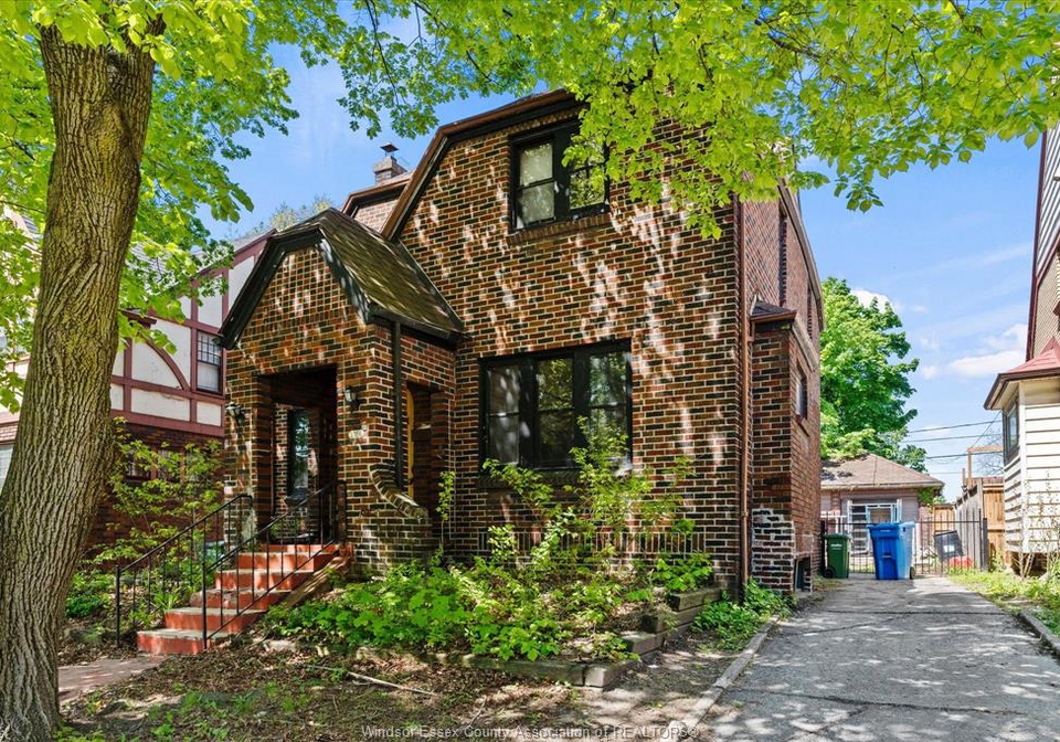 3056-alexander-avenue-windsor-ontario-26019898