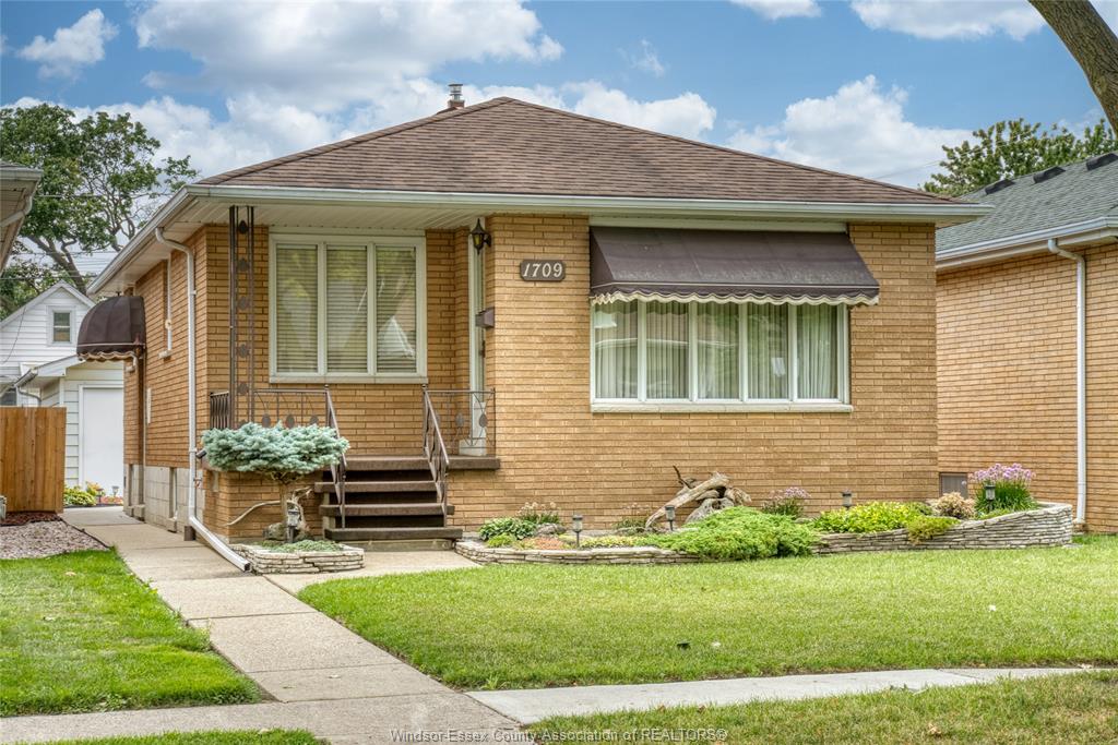 1709-gladstone-avenue-windsor-ontario-26019947