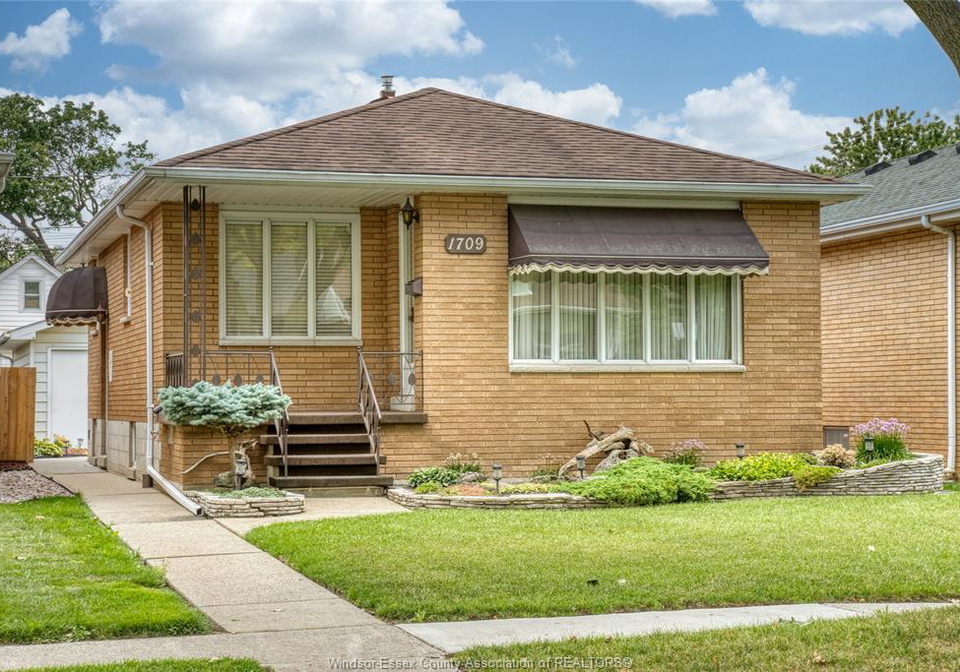 1709-gladstone-avenue-windsor-ontario-26019947