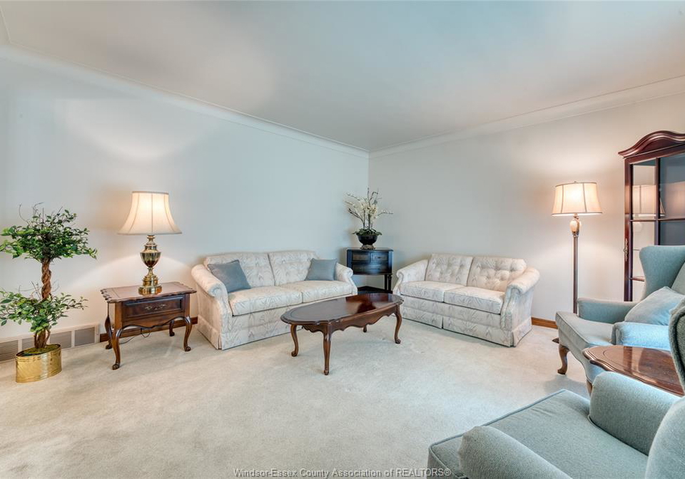 1709-gladstone-avenue-windsor-ontario-26019947