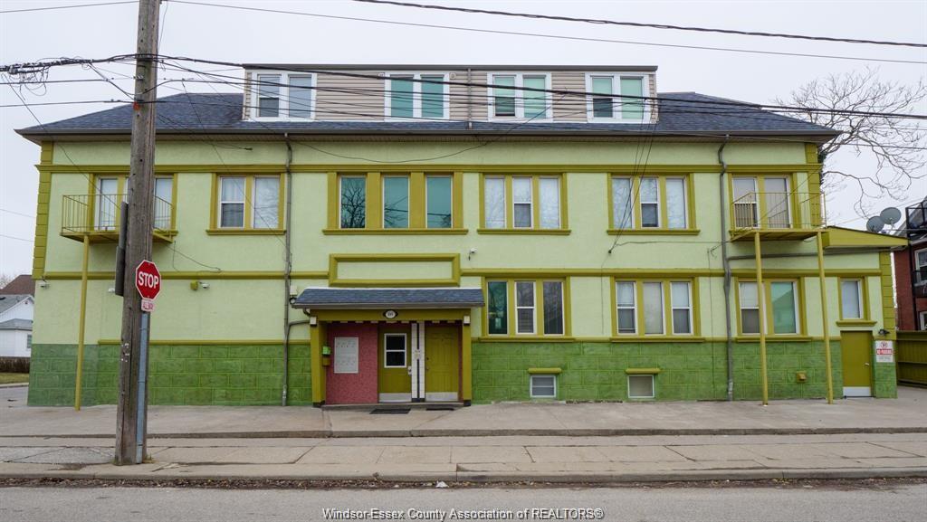 401-parent-windsor-ontario-26019957