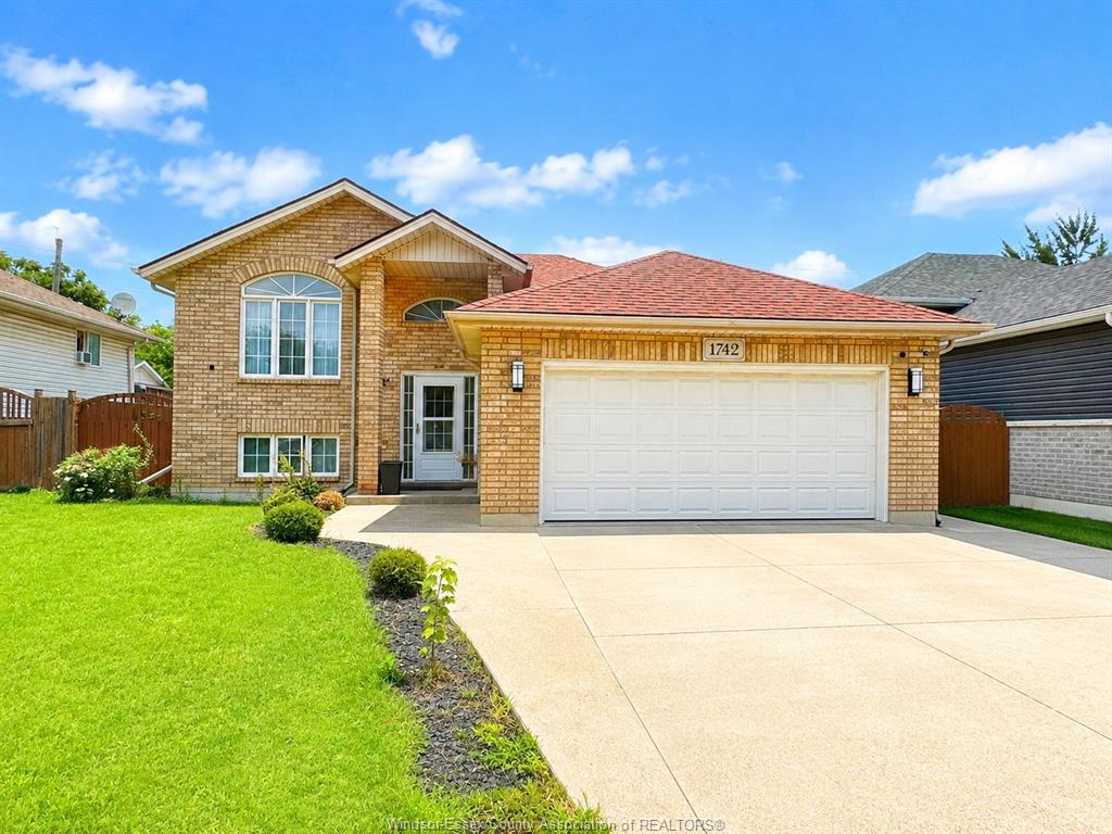 1742-dominion-boulevard-windsor-ontario-26019958