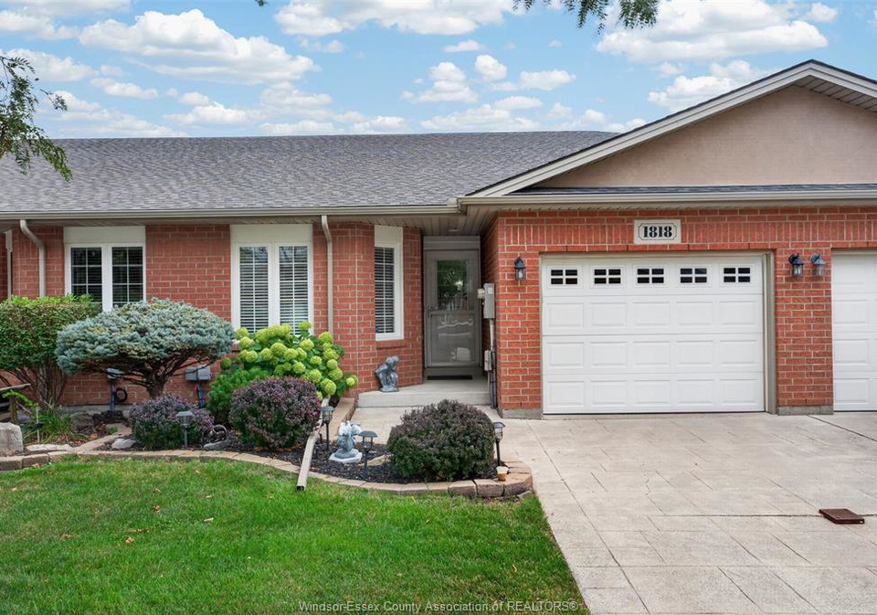 1818-luxury-windsor-ontario-26019974