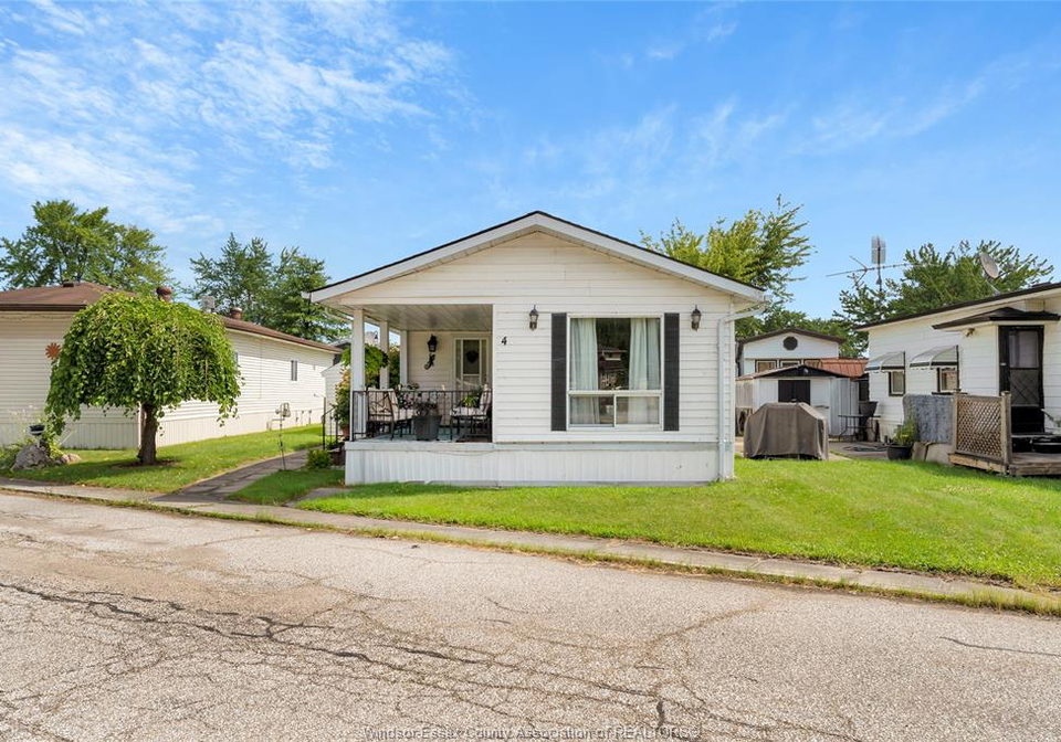 4-robin-court-lakeshore-ontario-26020004