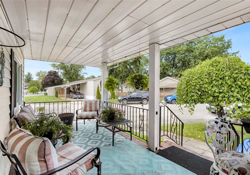 4-robin-court-lakeshore-ontario-26020004
