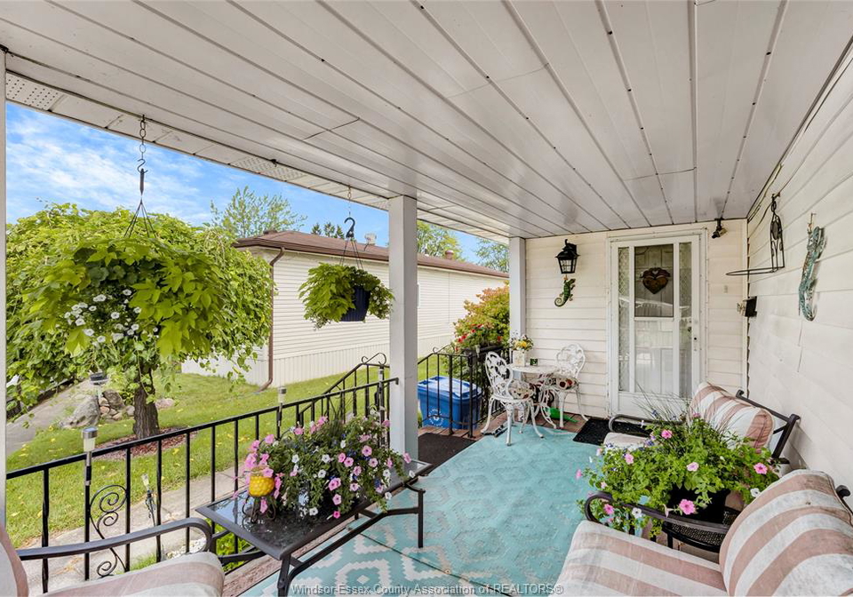 4-robin-court-lakeshore-ontario-26020004
