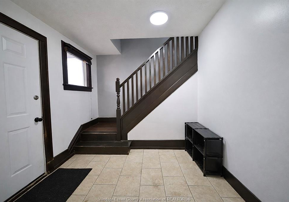 3463-harris-street-windsor-ontario-26020014