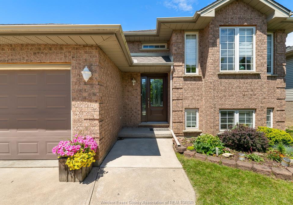 3883-aristotle-crescent-windsor-ontario-26020016