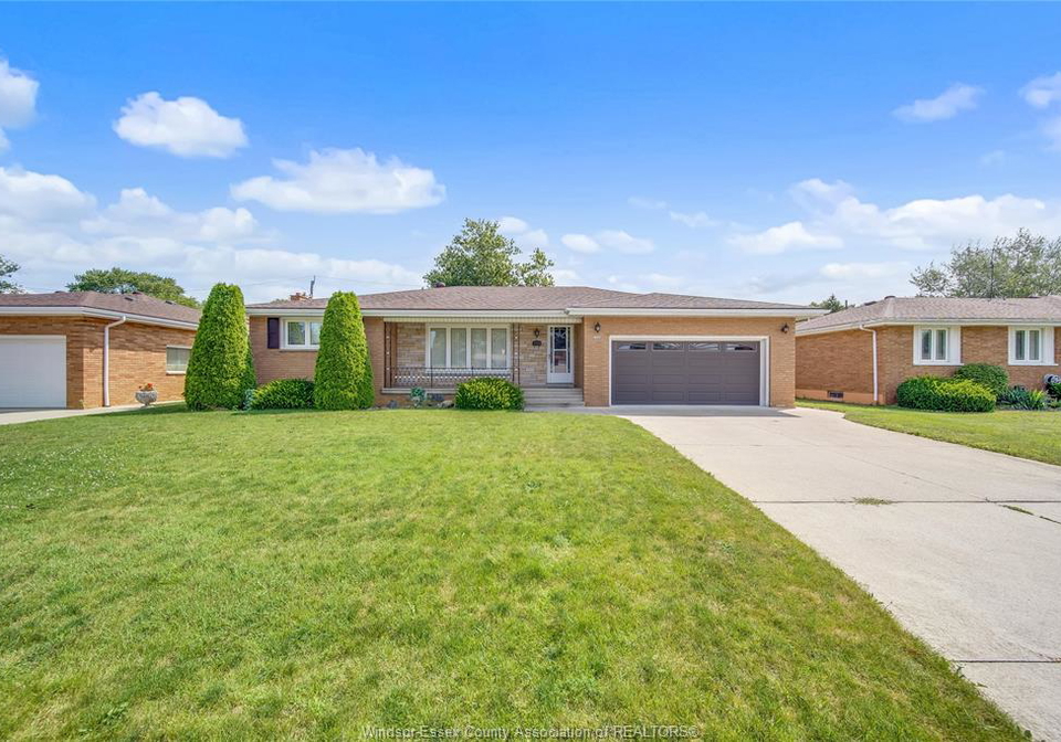 2506-longfellow-avenue-windsor-ontario-26020026