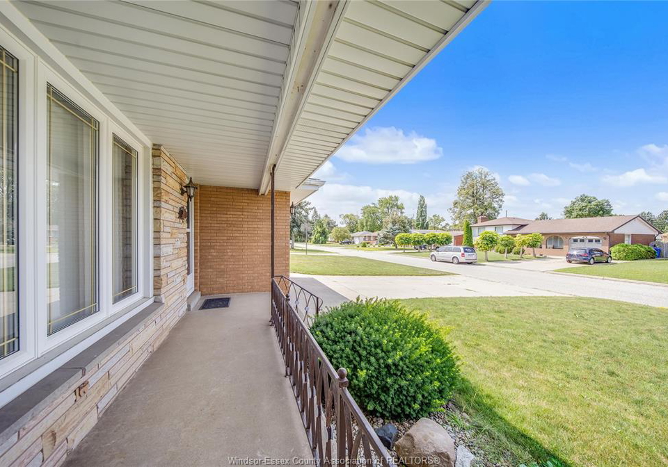 2506-longfellow-avenue-windsor-ontario-26020026