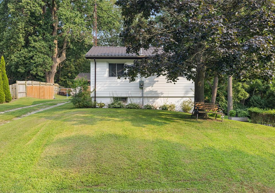 10-oak-street-tilbury-ontario-26020059