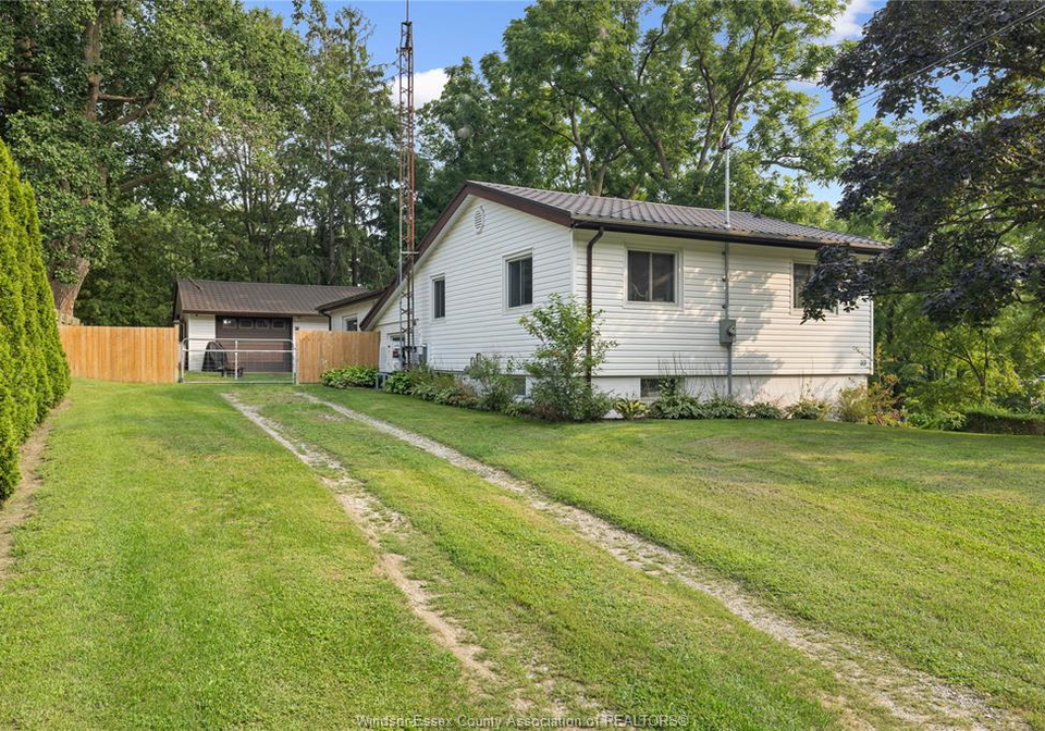 10-oak-street-tilbury-ontario-26020059
