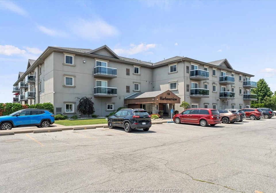 44-robson-leamington-ontario-26020063