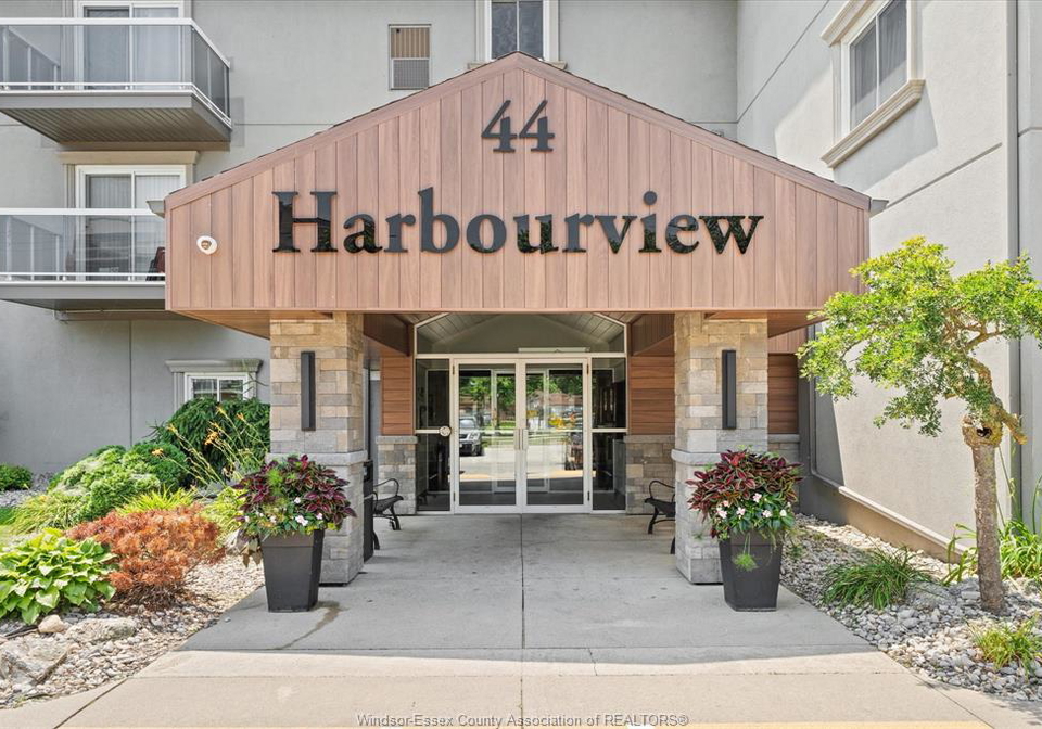 44-robson-leamington-ontario-26020063