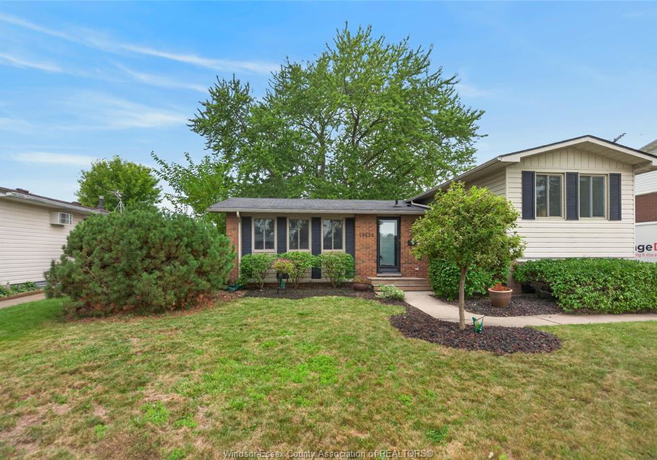 10650-atwater-crescent-windsor-ontario-26020064