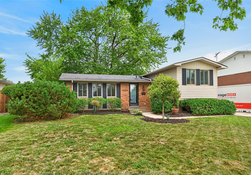 10650-atwater-crescent-windsor-ontario-26020064