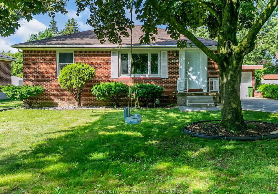 3331-longfellow-windsor-ontario-26020085