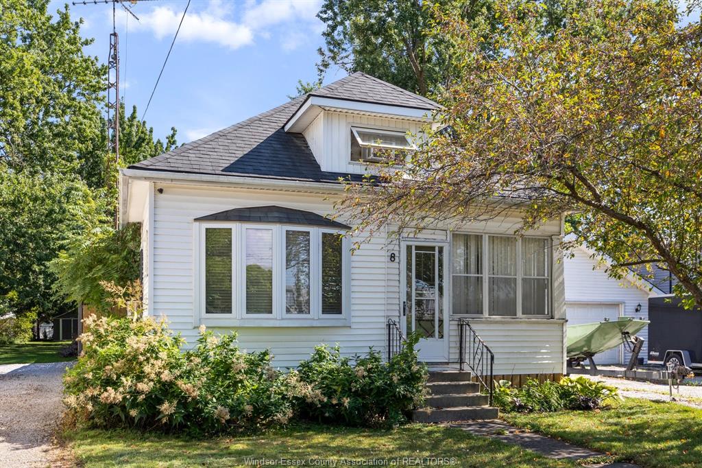 8-young-street-tilbury-north-ontario-26020098