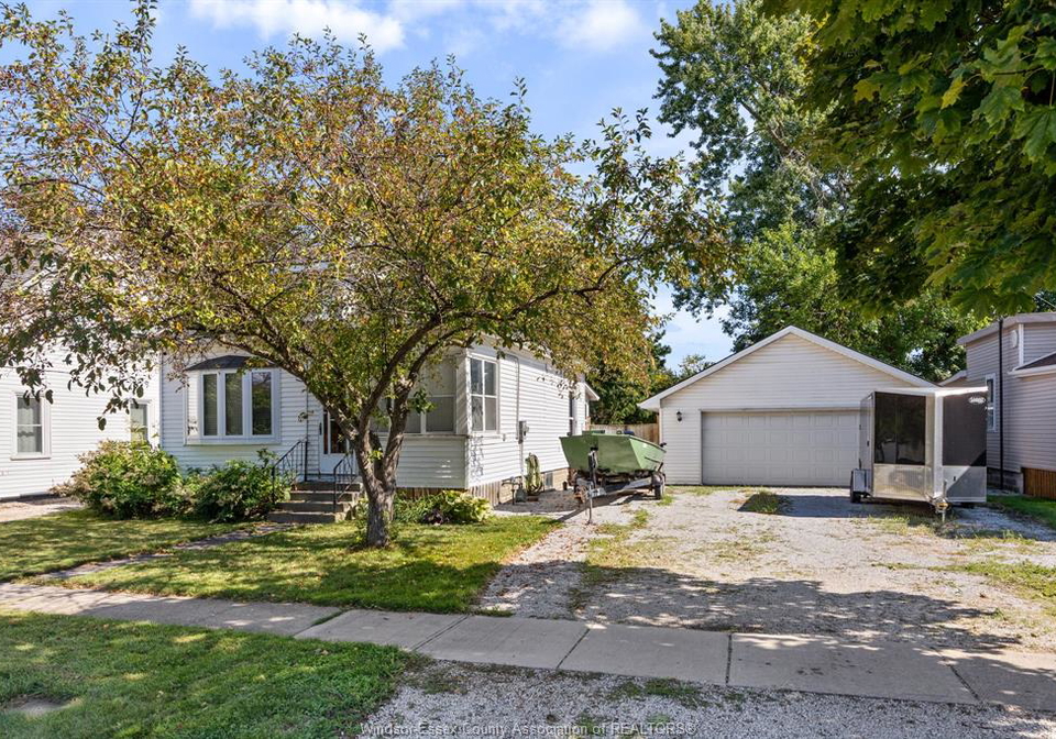 8-young-street-tilbury-north-ontario-26020098