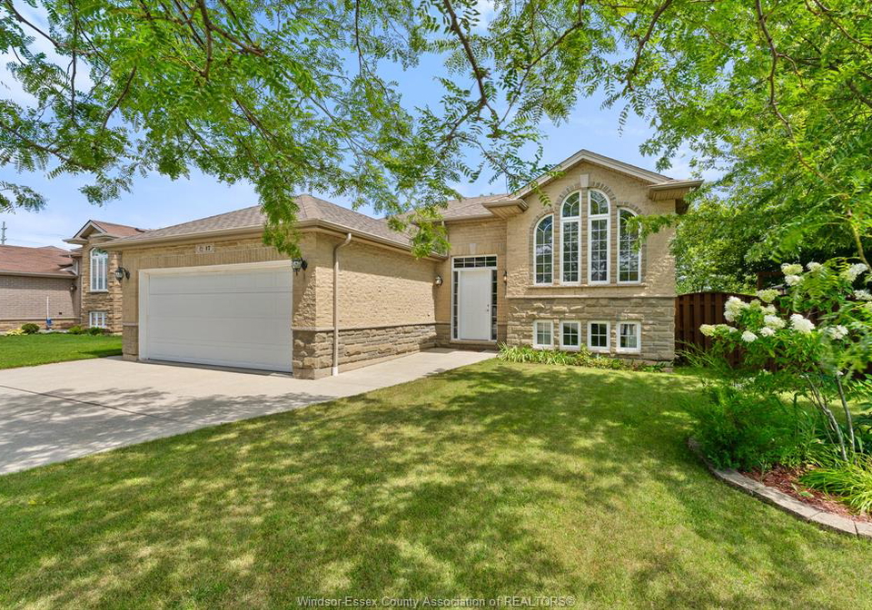 17-hazel-crescent-kingsville-ontario-26020101