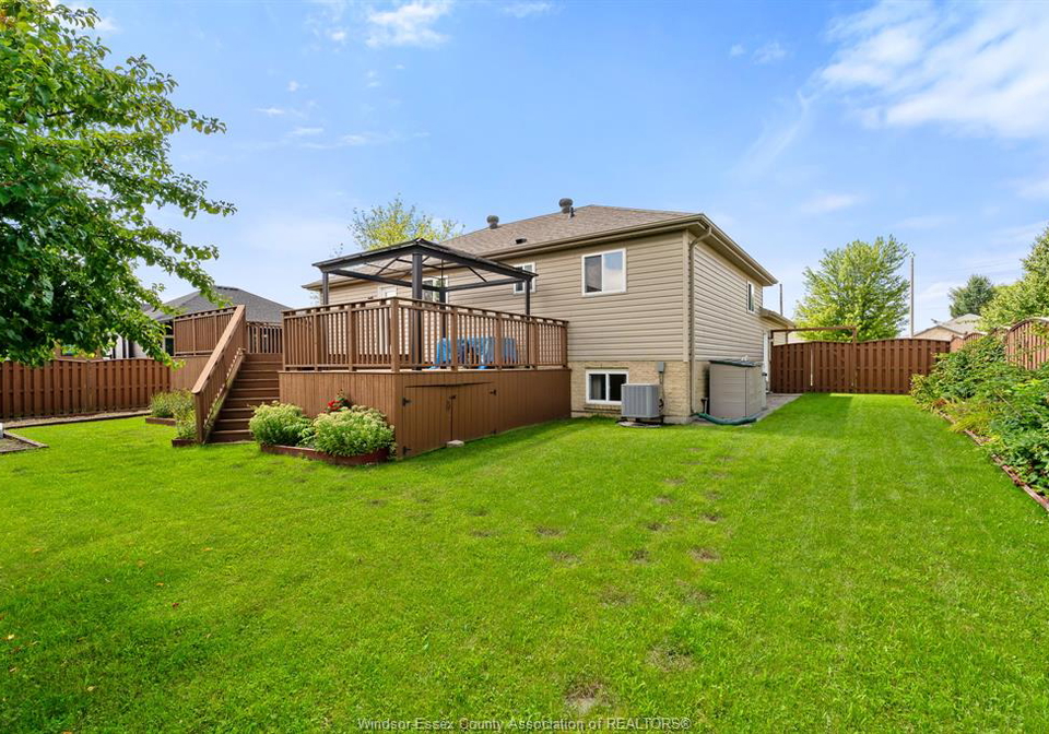 17-hazel-crescent-kingsville-ontario-26020101