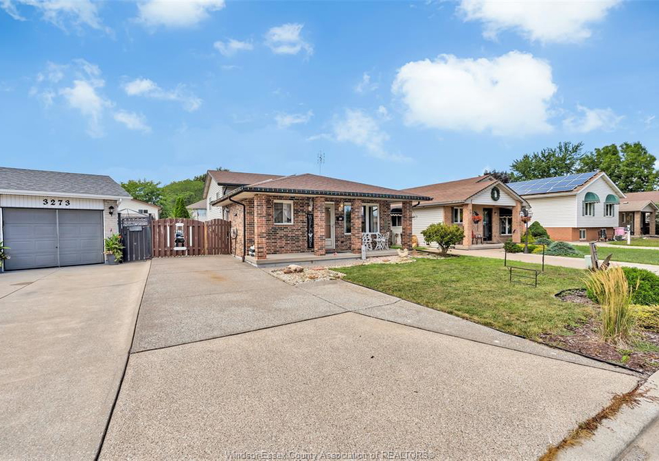 3269-candlewood-crescent-windsor-ontario-26020118
