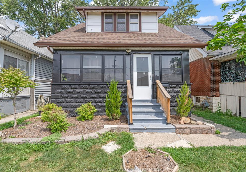 982-elm-avenue-windsor-ontario-26020151