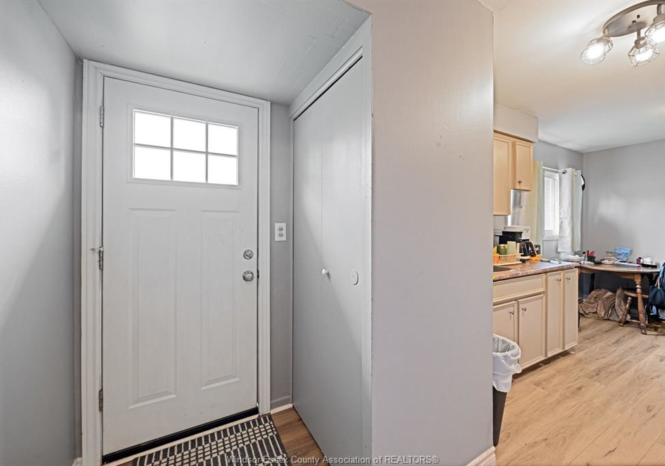 2755-meadowbrook-windsor-ontario-26020157