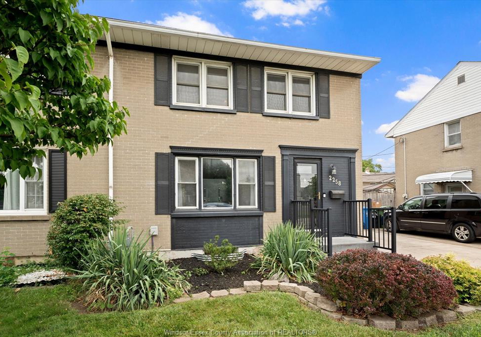 2258-tecumseh-road-west-windsor-ontario-26020160