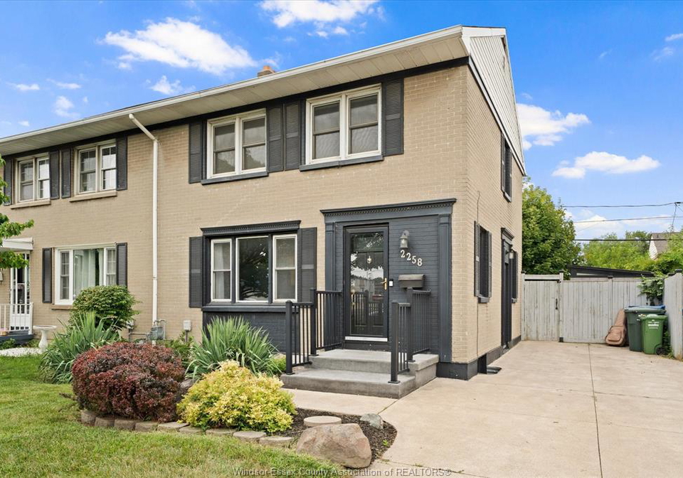 2258-tecumseh-road-west-windsor-ontario-26020160