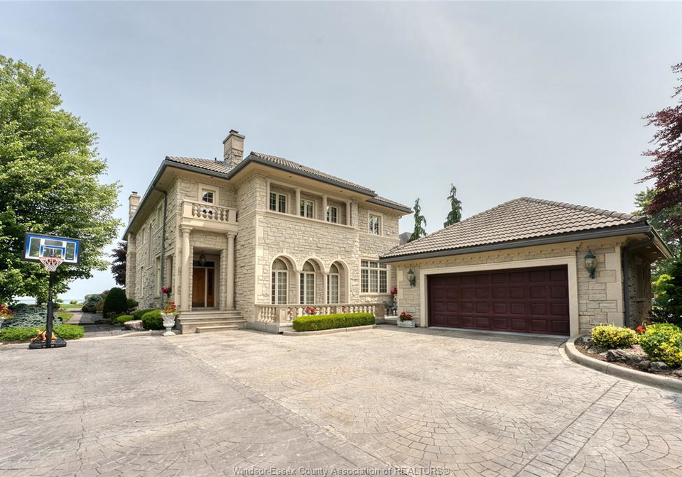 300-elmgrove-drive-lakeshore-ontario-26020161