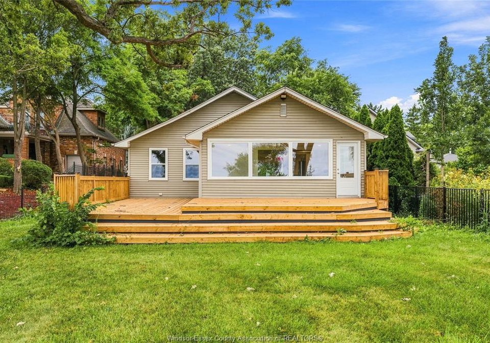546-pearl-lakeshore-ontario-26020165