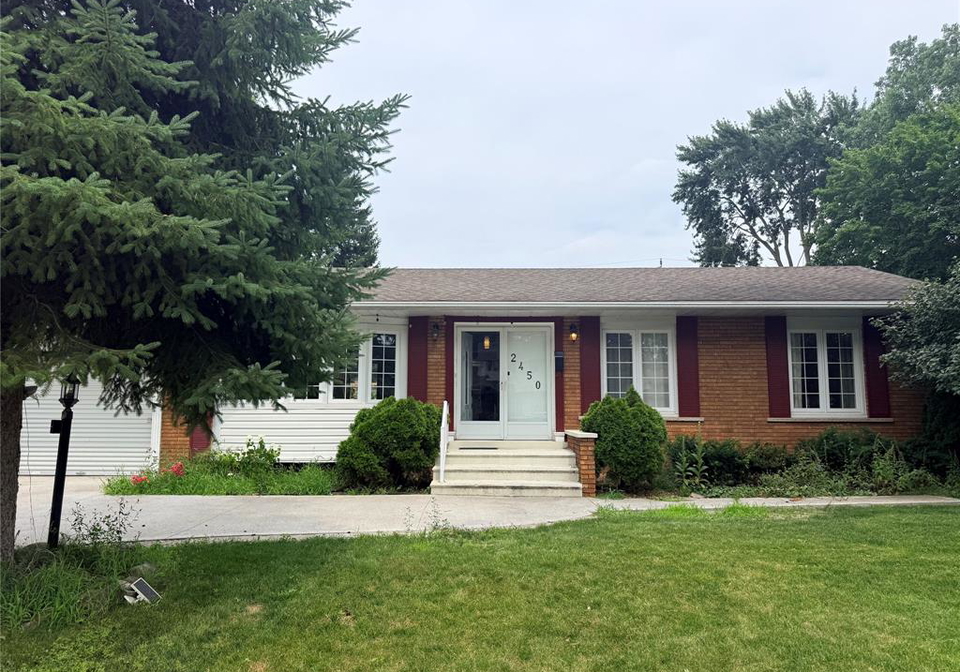 2450-academy-drive-windsor-ontario-26020167