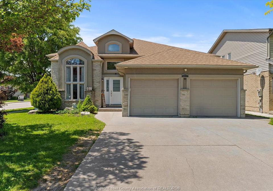 4697-helsinki-crescent-windsor-ontario-26020199