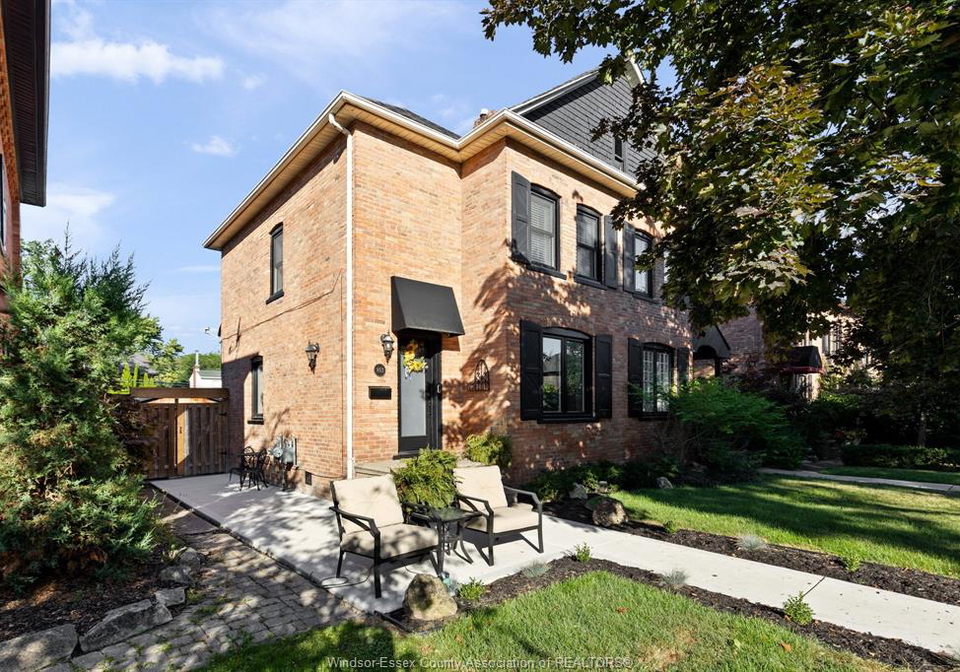 853-monmouth-windsor-ontario-26020209