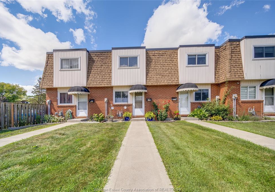 5492-lassaline-avenue-4-windsor-ontario-26020216