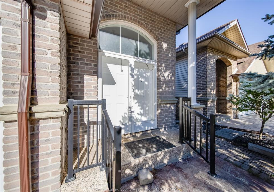 1559-chateau-avenue-windsor-ontario-26020217