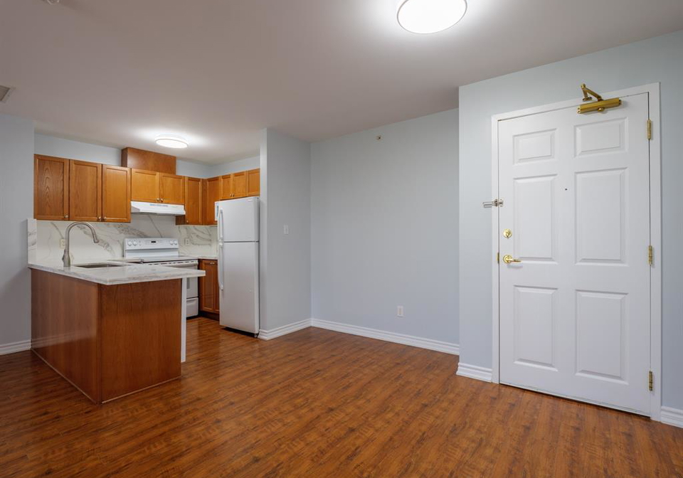 2650-sandwich-west-parkway-lasalle-ontario-26020226